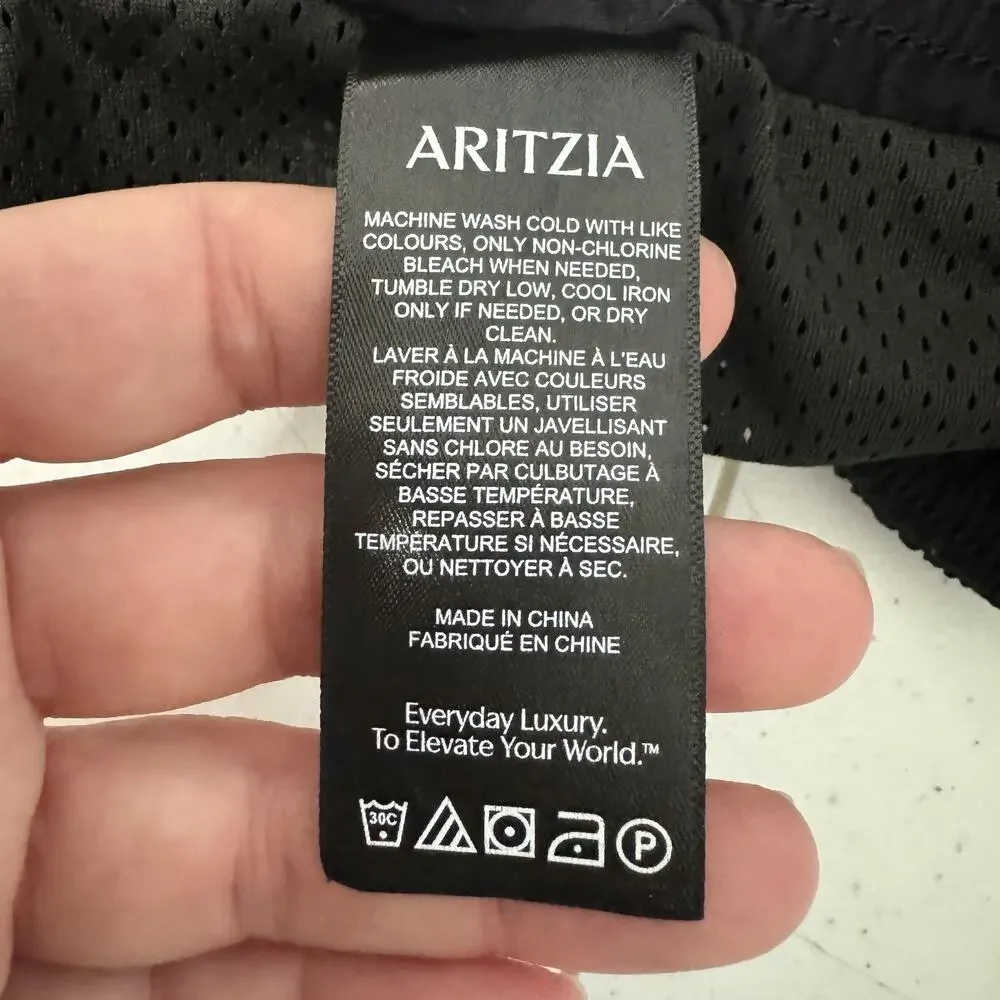 Aritzia TNA Sunny Short Sz XS Black Mid-Rise Wide-leg Dolphin Short Lined 2